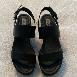 Steve Madden Wave Platform sandals size 7